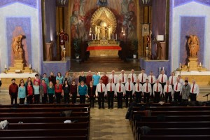 1. Abendgottesdienst Kath. Kirche Bft. - Aufstellung vor Konzert (040)