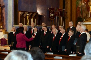 3. Abendgottesdienst Kath. Kirche Bft. - Auftritt Männerchor (042)