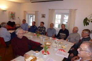 1. Liederkranz-Sänger - bei Kaffee und Hefezopf (P1030875)